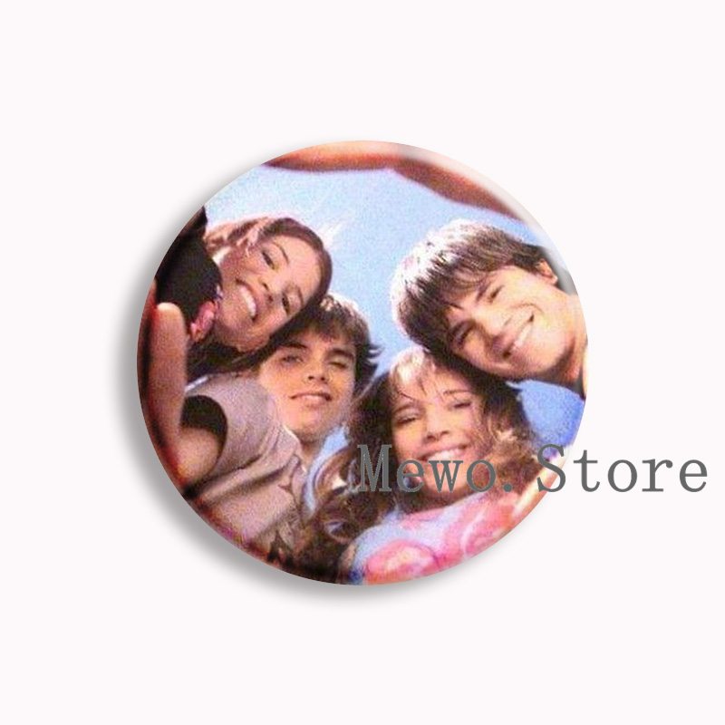 Film Rebelde Way Zachte Knop P - Pin Button Badge recensie en prijs
